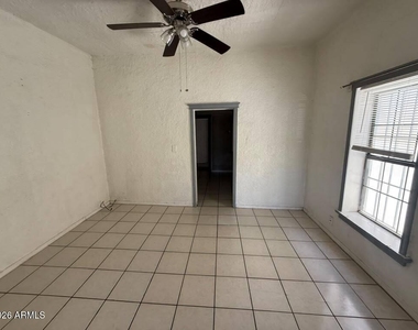 834 E 5th Street - Photo Thumbnail 2