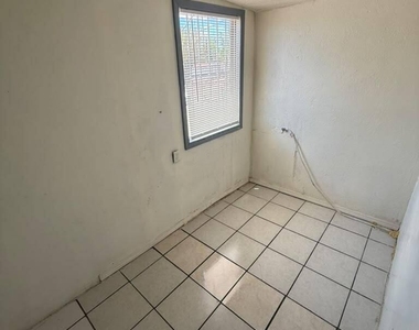 834 E 5th Street - Photo Thumbnail 6