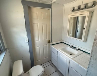 834 E 5th Street - Photo Thumbnail 7
