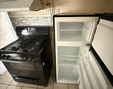 834 E 5th Street - Photo Thumbnail 5