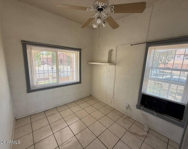834 E 5th Street - Photo Thumbnail 11