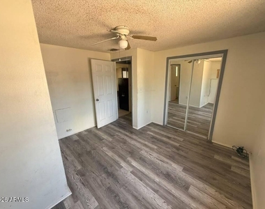 834 E 5th Street - Photo Thumbnail 14