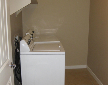 1115 E Cedar Street - Photo Thumbnail 8