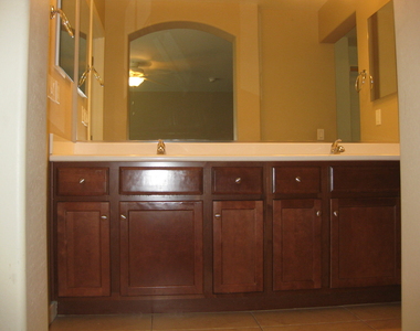 1115 E Cedar Street - Photo Thumbnail 14