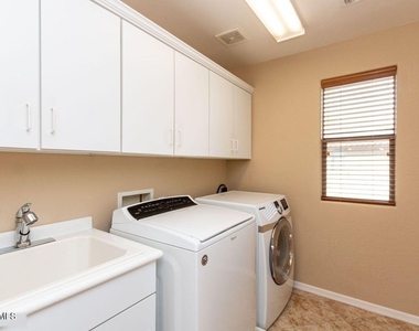 2526 W Desert Vista Trail - Photo Thumbnail 19