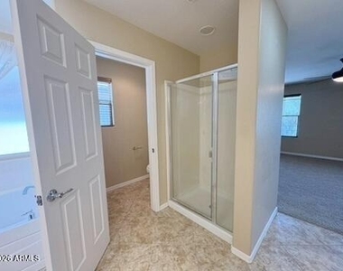 2526 W Desert Vista Trail - Photo Thumbnail 18
