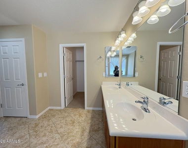 2526 W Desert Vista Trail - Photo Thumbnail 13