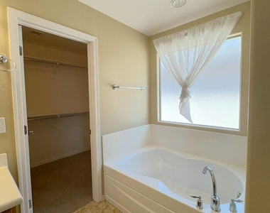 2526 W Desert Vista Trail - Photo Thumbnail 17