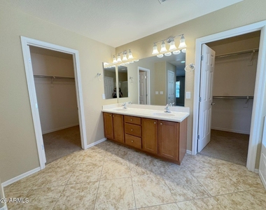 2526 W Desert Vista Trail - Photo Thumbnail 15