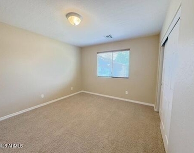 2526 W Desert Vista Trail - Photo Thumbnail 14