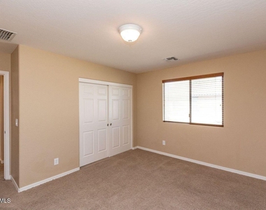 2526 W Desert Vista Trail - Photo Thumbnail 21