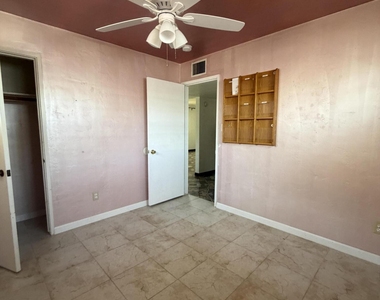 8619 N 30th Drive - Photo Thumbnail 11