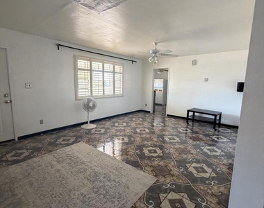 8619 N 30th Drive - Photo Thumbnail 7