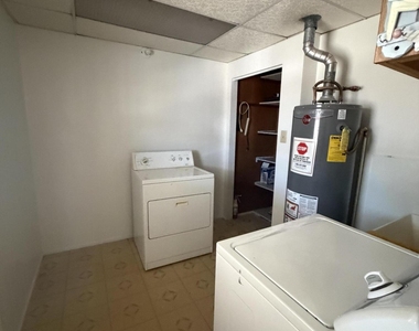 8619 N 30th Drive - Photo Thumbnail 2