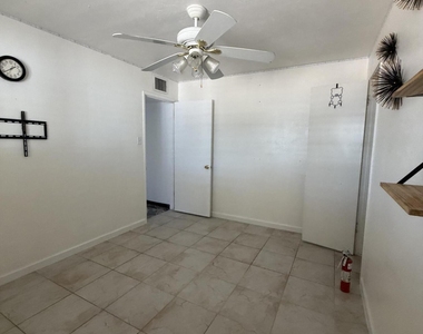 8619 N 30th Drive - Photo Thumbnail 14