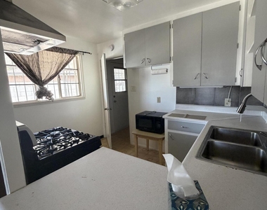 8619 N 30th Drive - Photo Thumbnail 5
