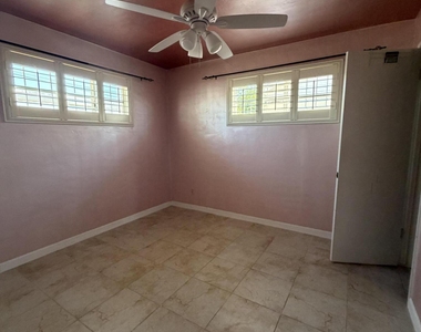 8619 N 30th Drive - Photo Thumbnail 10