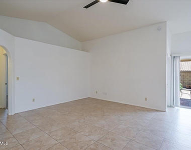 19324 N 75th Drive - Photo Thumbnail 5
