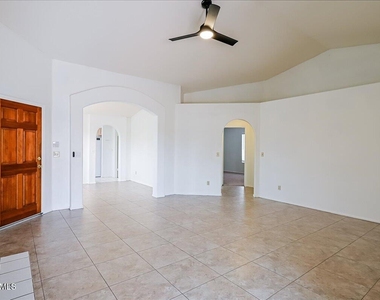 19324 N 75th Drive - Photo Thumbnail 4