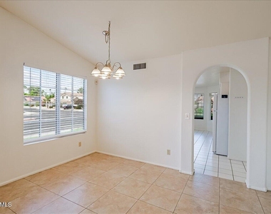 19324 N 75th Drive - Photo Thumbnail 6