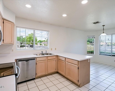 19324 N 75th Drive - Photo Thumbnail 7