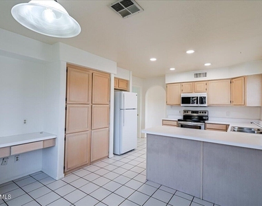 19324 N 75th Drive - Photo Thumbnail 9