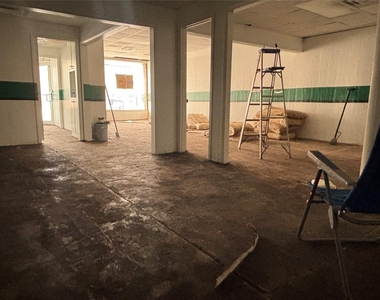 210 E Main Street - Photo Thumbnail 5