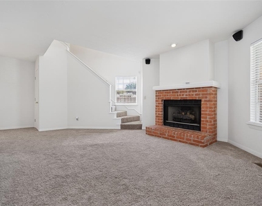 336 Lariat Circle - Photo Thumbnail 6