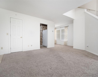 336 Lariat Circle - Photo Thumbnail 7