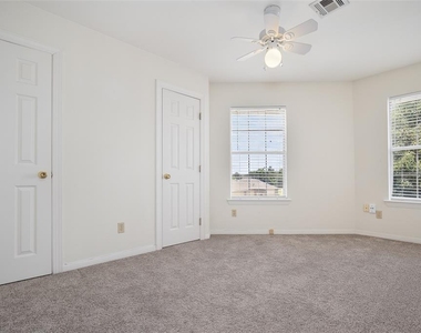 336 Lariat Circle - Photo Thumbnail 13