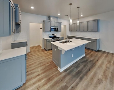 600 Nw 182nd Street - Photo Thumbnail 4