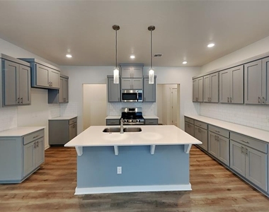 600 Nw 182nd Street - Photo Thumbnail 3