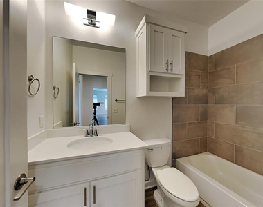 600 Nw 182nd Street - Photo Thumbnail 10