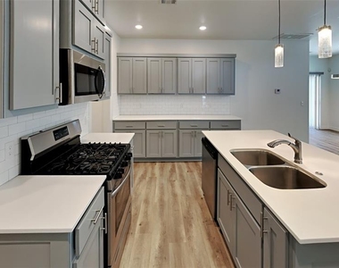600 Nw 182nd Street - Photo Thumbnail 5