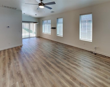 600 Nw 182nd Street - Photo Thumbnail 2