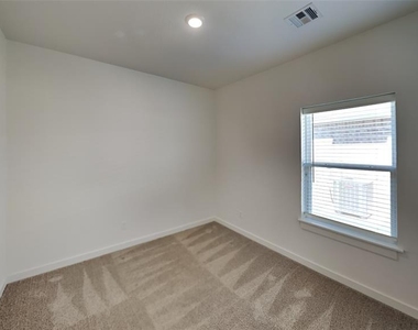 600 Nw 182nd Street - Photo Thumbnail 9