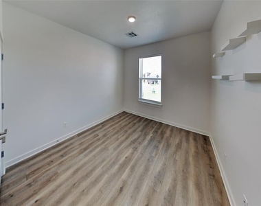 600 Nw 182nd Street - Photo Thumbnail 12