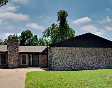 2108 Nw 114th Street - Photo Thumbnail 1