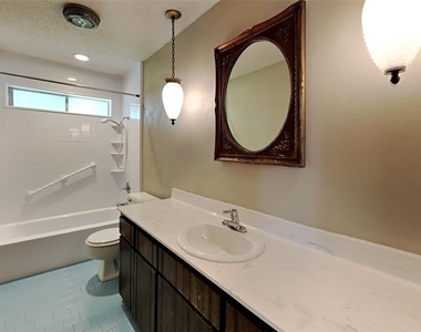 2108 Nw 114th Street - Photo Thumbnail 5