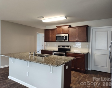 6731 Broad Valley Court - Photo Thumbnail 4