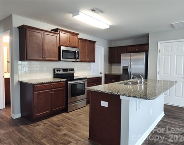 6731 Broad Valley Court - Photo Thumbnail 3