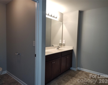 6731 Broad Valley Court - Photo Thumbnail 12