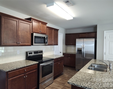 6731 Broad Valley Court - Photo Thumbnail 2