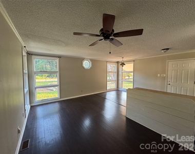 124 Roxie Lane - Photo Thumbnail 2