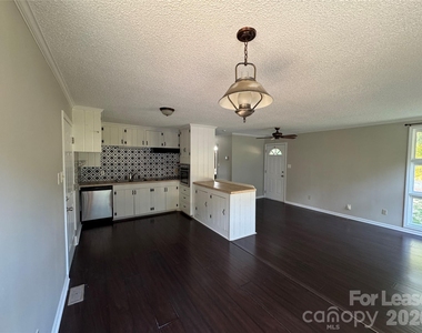 124 Roxie Lane - Photo Thumbnail 4