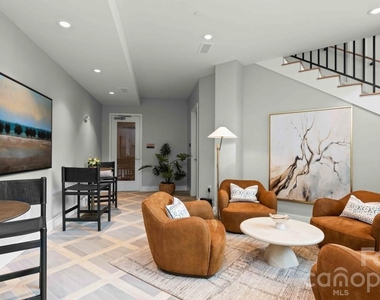 9035 Lindholm Drive - Photo Thumbnail 7