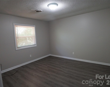 646 3rd Street Se - Photo Thumbnail 4