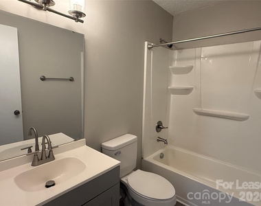 314 Hamilton Drive Ne - Photo Thumbnail 6