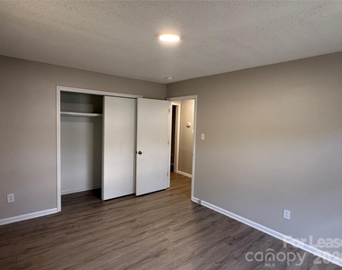 314 Hamilton Drive Ne - Photo Thumbnail 5