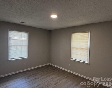 314 Hamilton Drive Ne - Photo Thumbnail 4